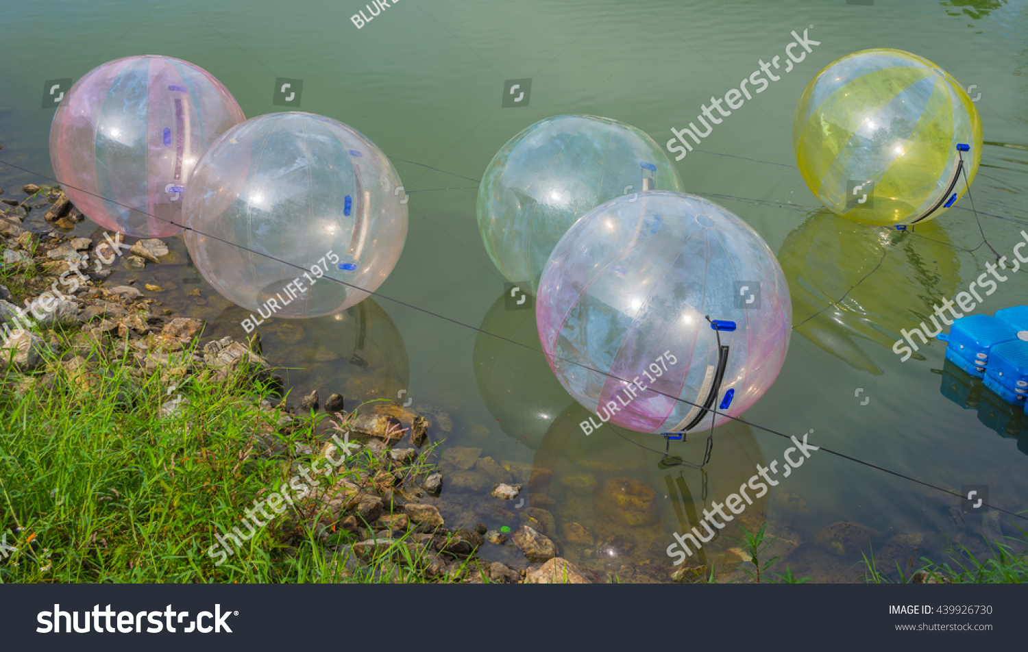 floating sphere toy