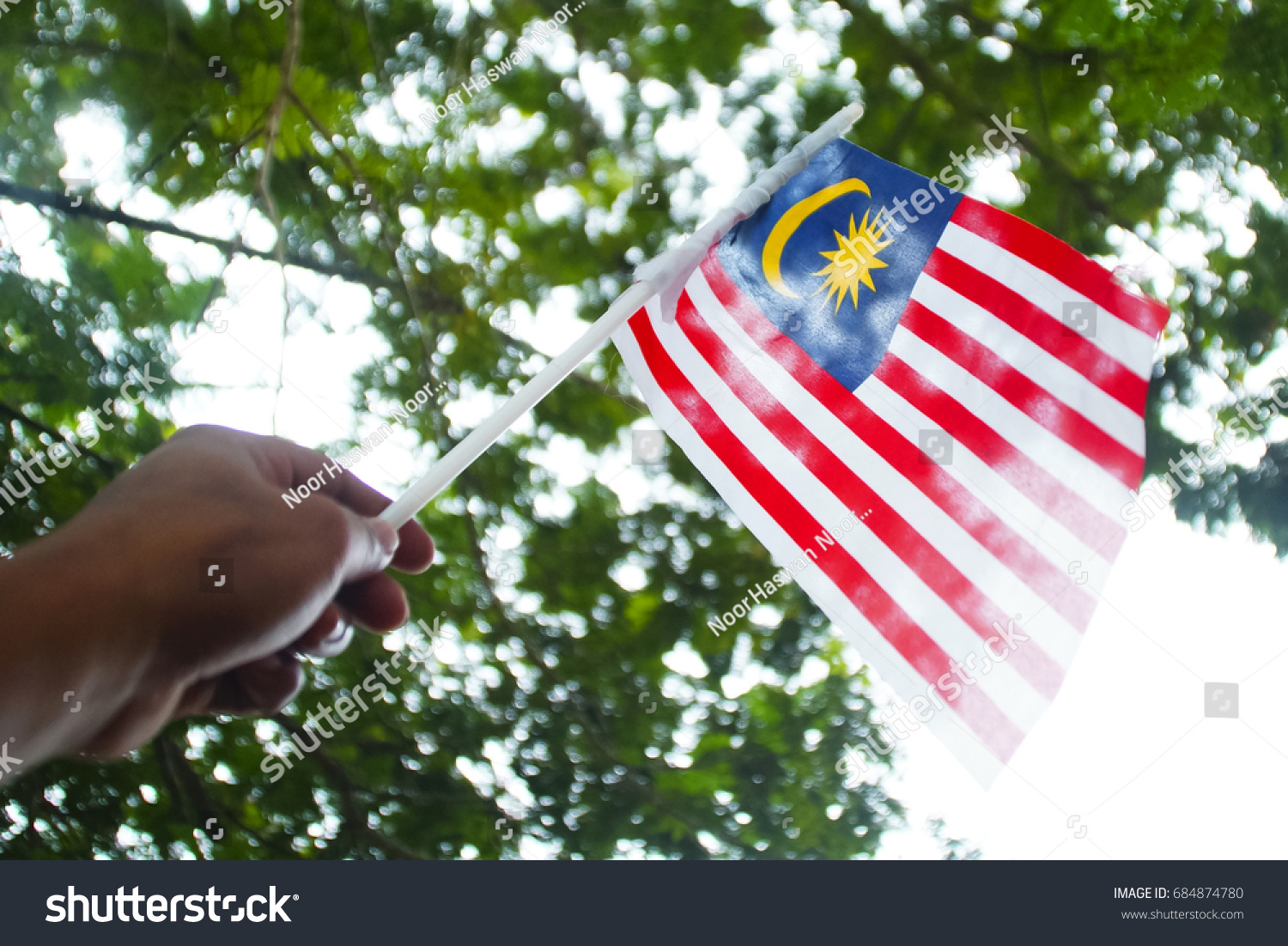 Orang pegang bendera malaysia gambar Malaysia pernah