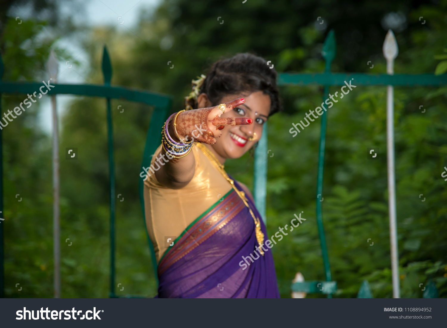 Featured image of post Sari Photography Poses For Female Indian - Find the perfect indian female hands stock photo.