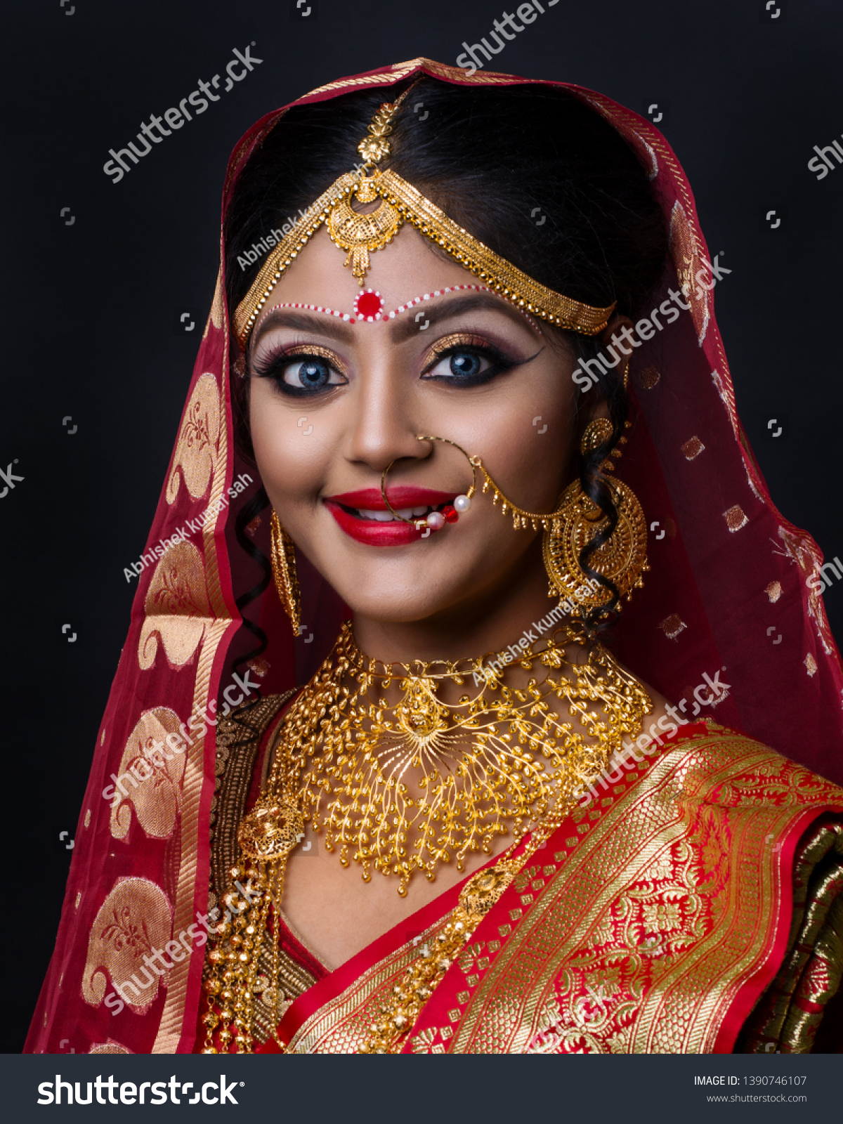 gold jewellery bride