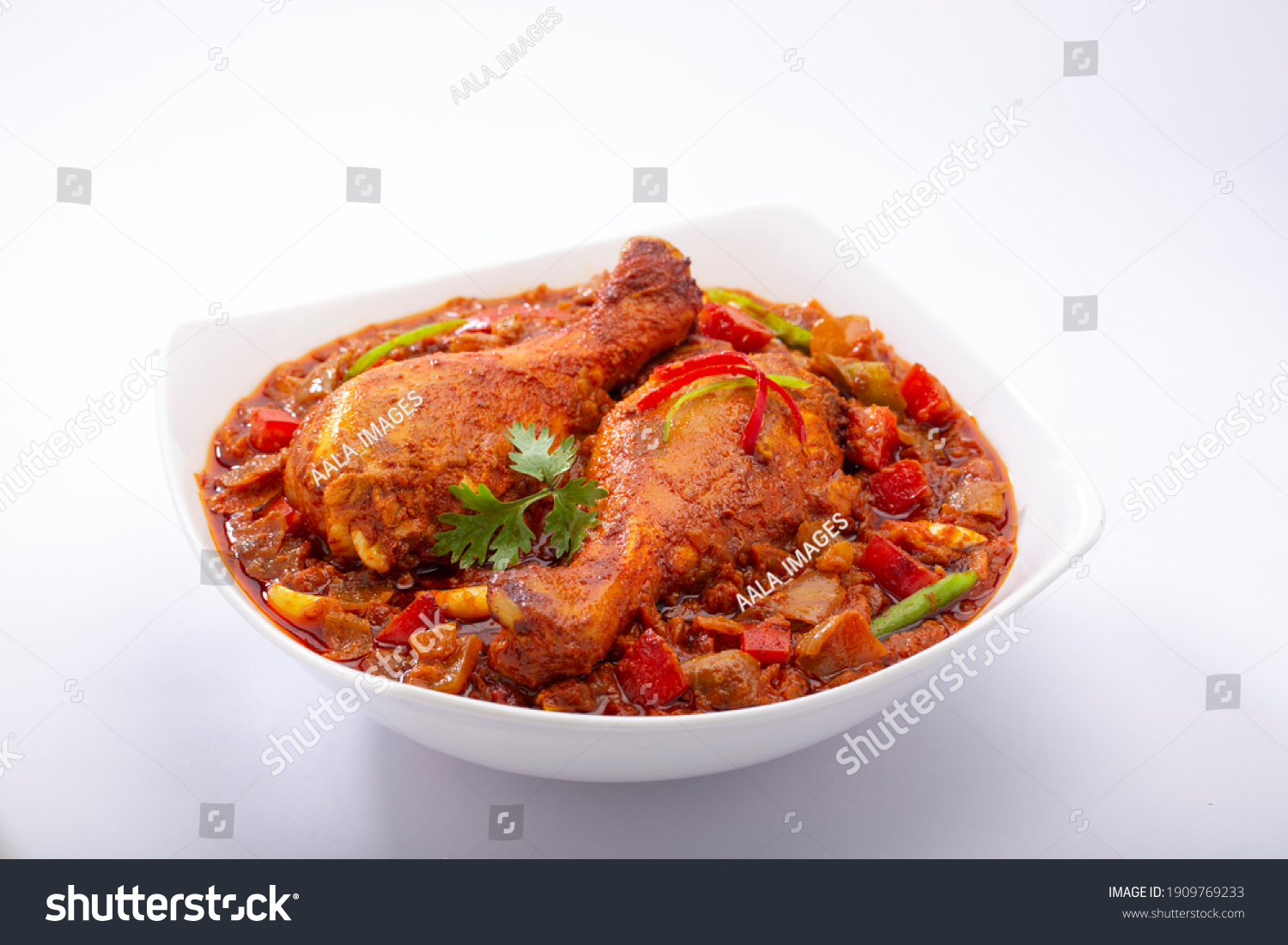 106,122 Chicken curry dish Images, Stock Photos & Vectors | Shutterstock