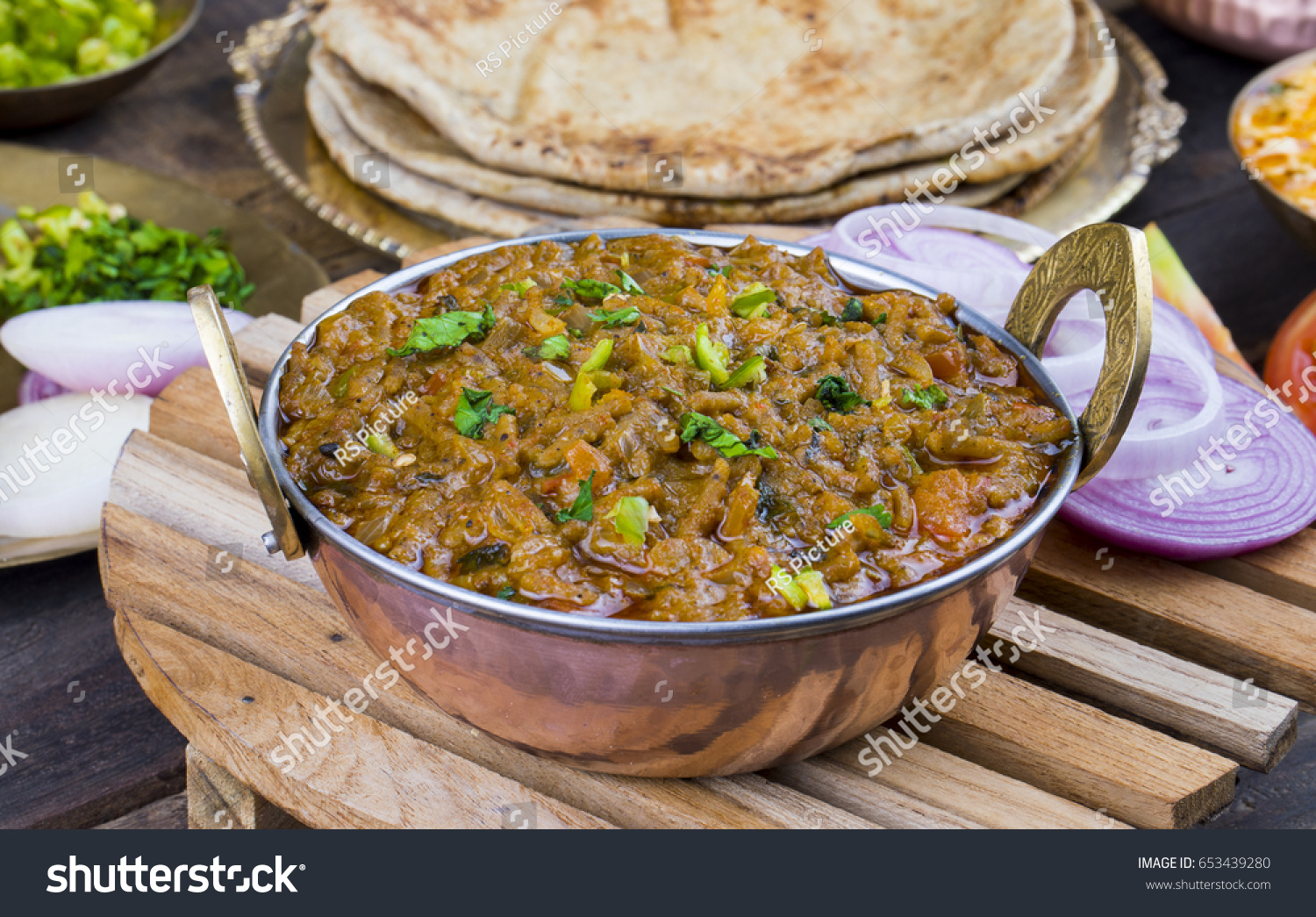 Indian Cuisine Sev Tamatar Called Sev Foto De Stock 653439280 ...