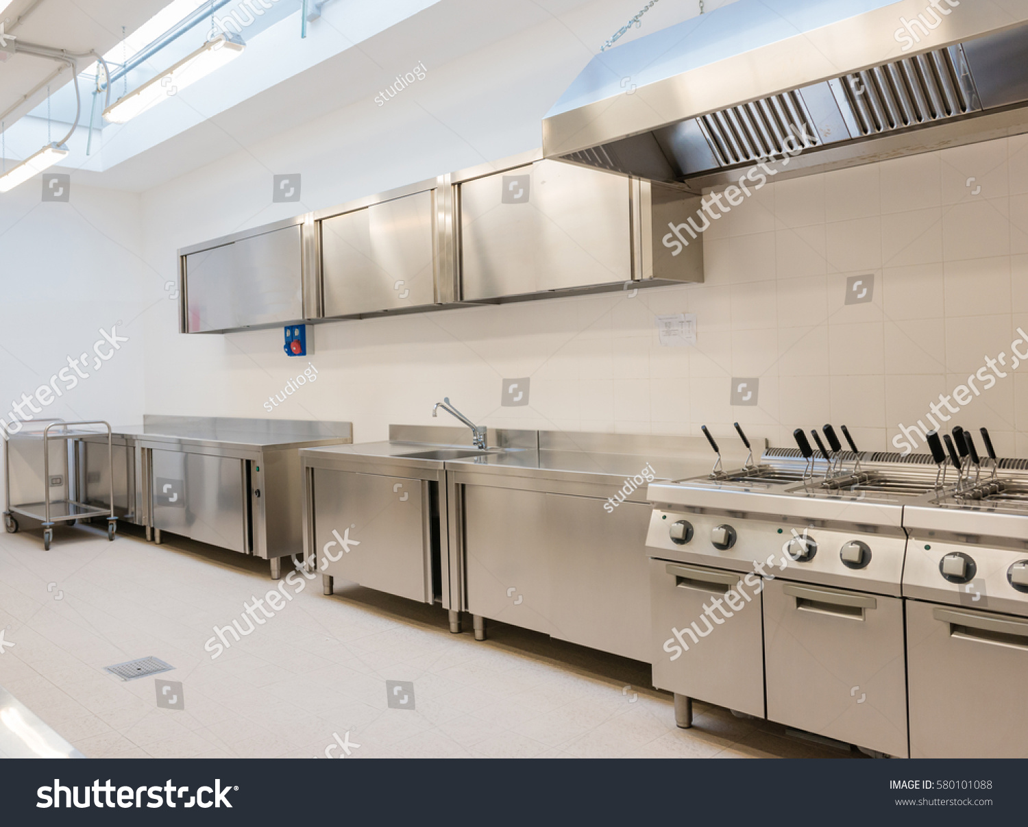 7,071 Restaurant kitchen construction Images, Stock Photos & Vectors ...