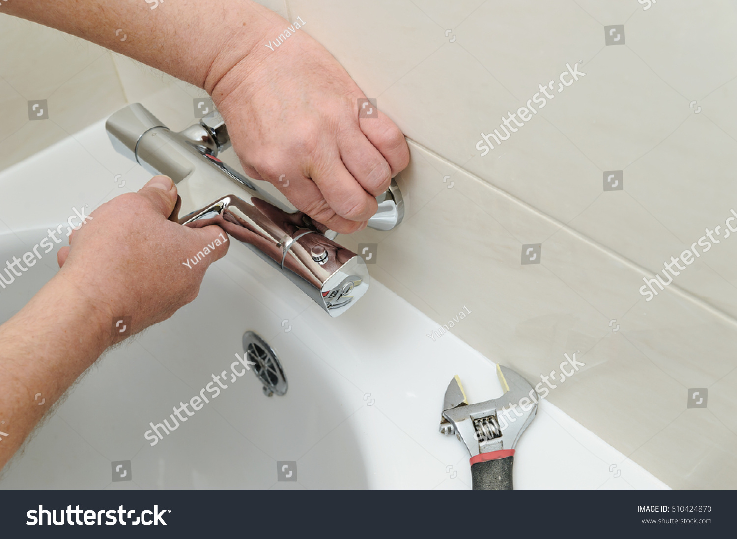 Install the tap with female hands Install the tap with female hands