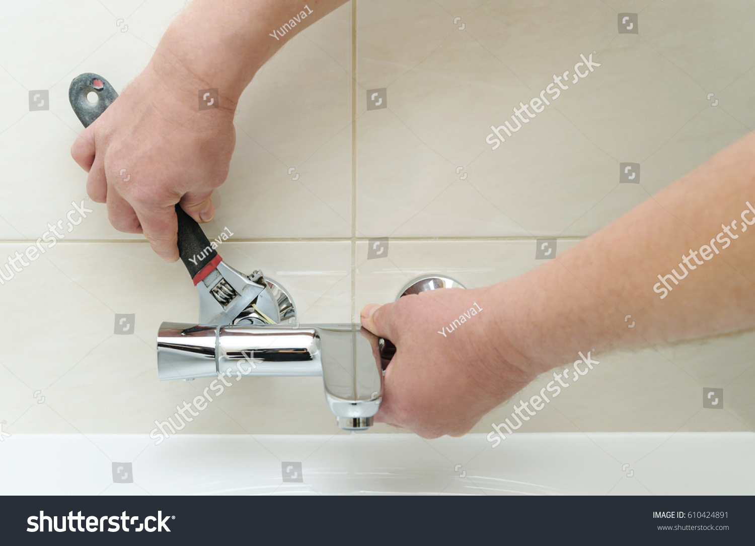 Install the tap with female hands Install the tap with female hands