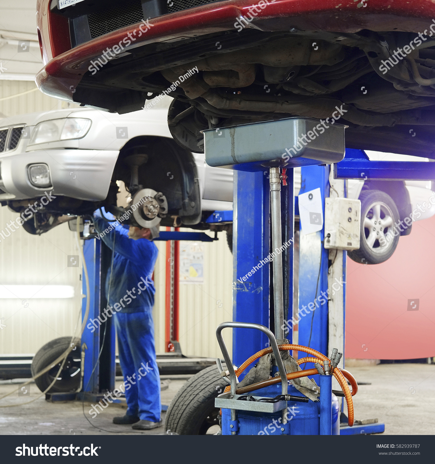 Interior Car Repair Garage Stock Photo 582939787 | Shutterstock