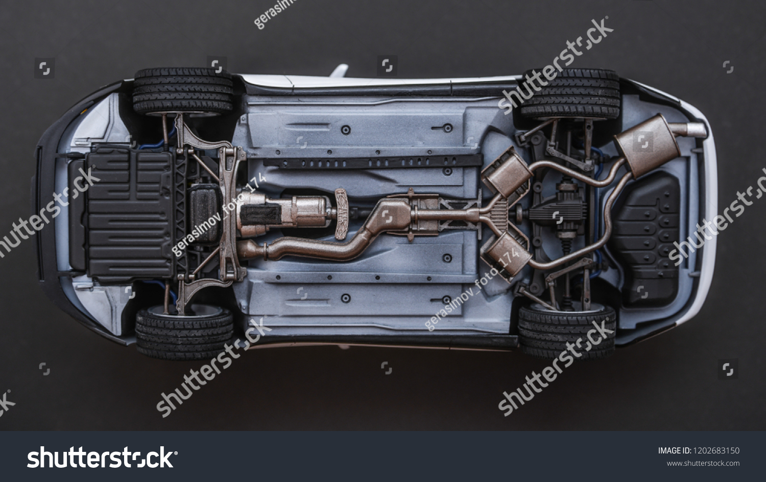 Bottom view of a car 3 867 images, photos et images vectorielles de