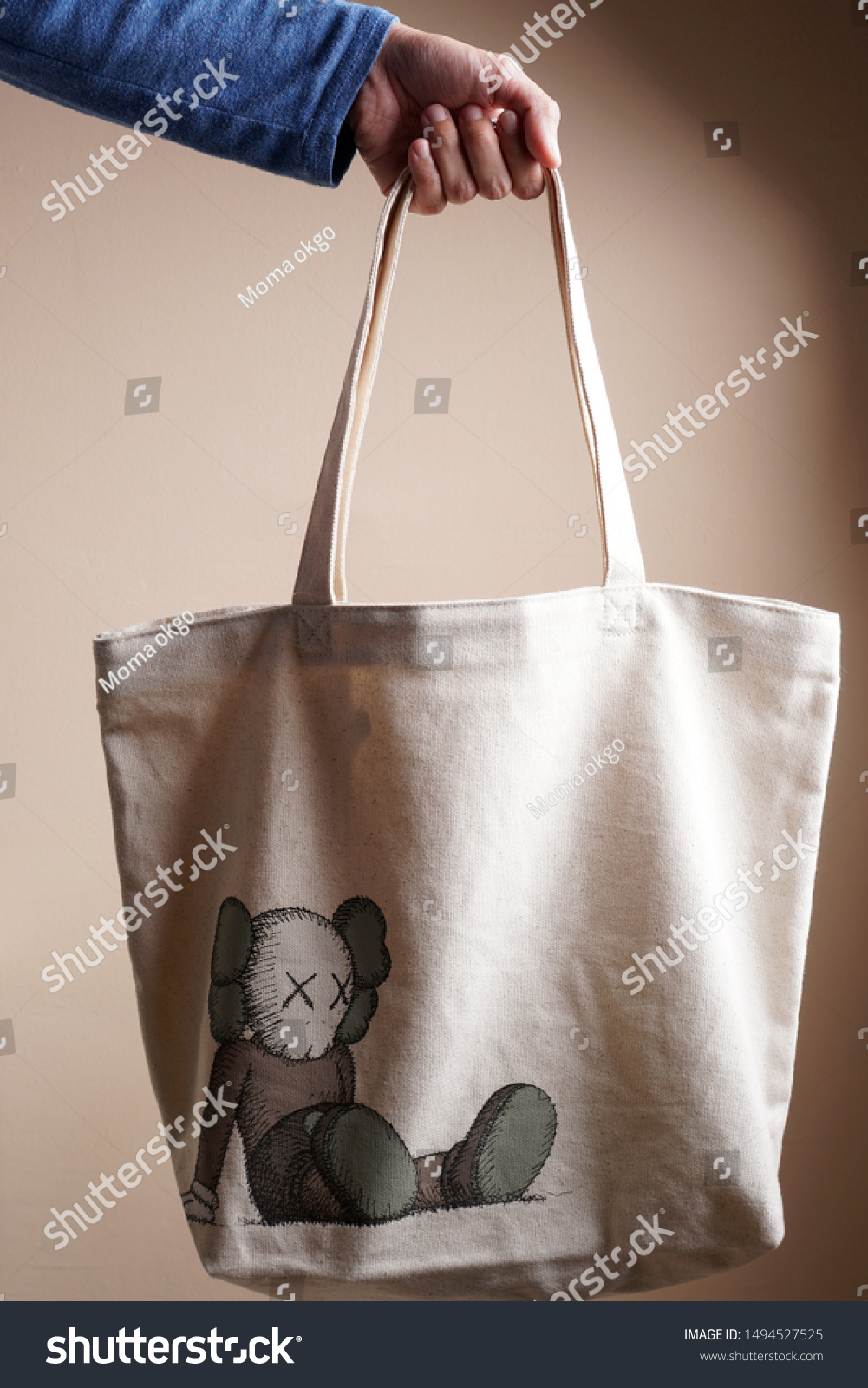 uniqlo kaws tote bag malaysia