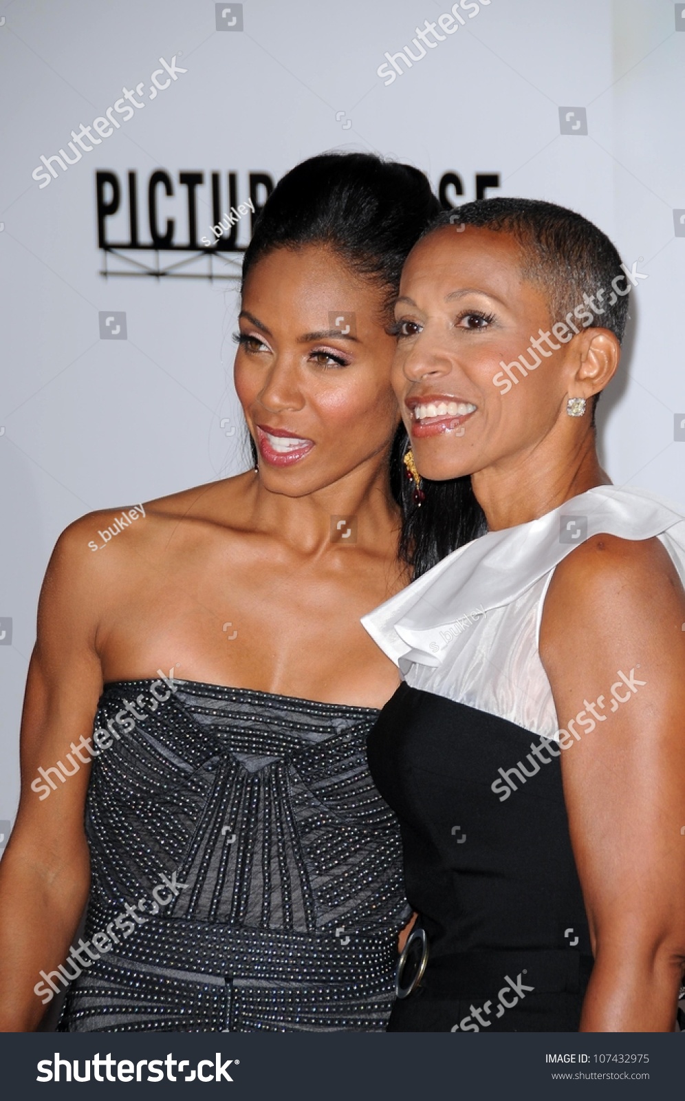 Jada Pinkett Smith Her Mother Los Stock Photo Edit Now 107432975