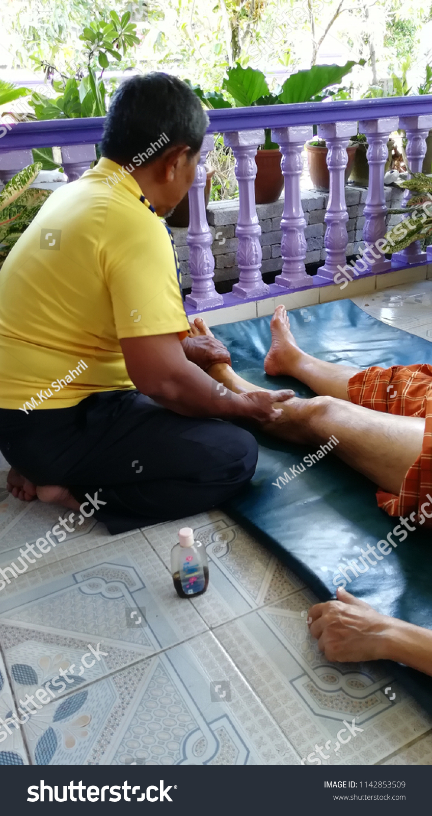 Jelebumalaysiajuly 232018 Malay Traditional Body Massage Stock Photo Edit Now 1142853509