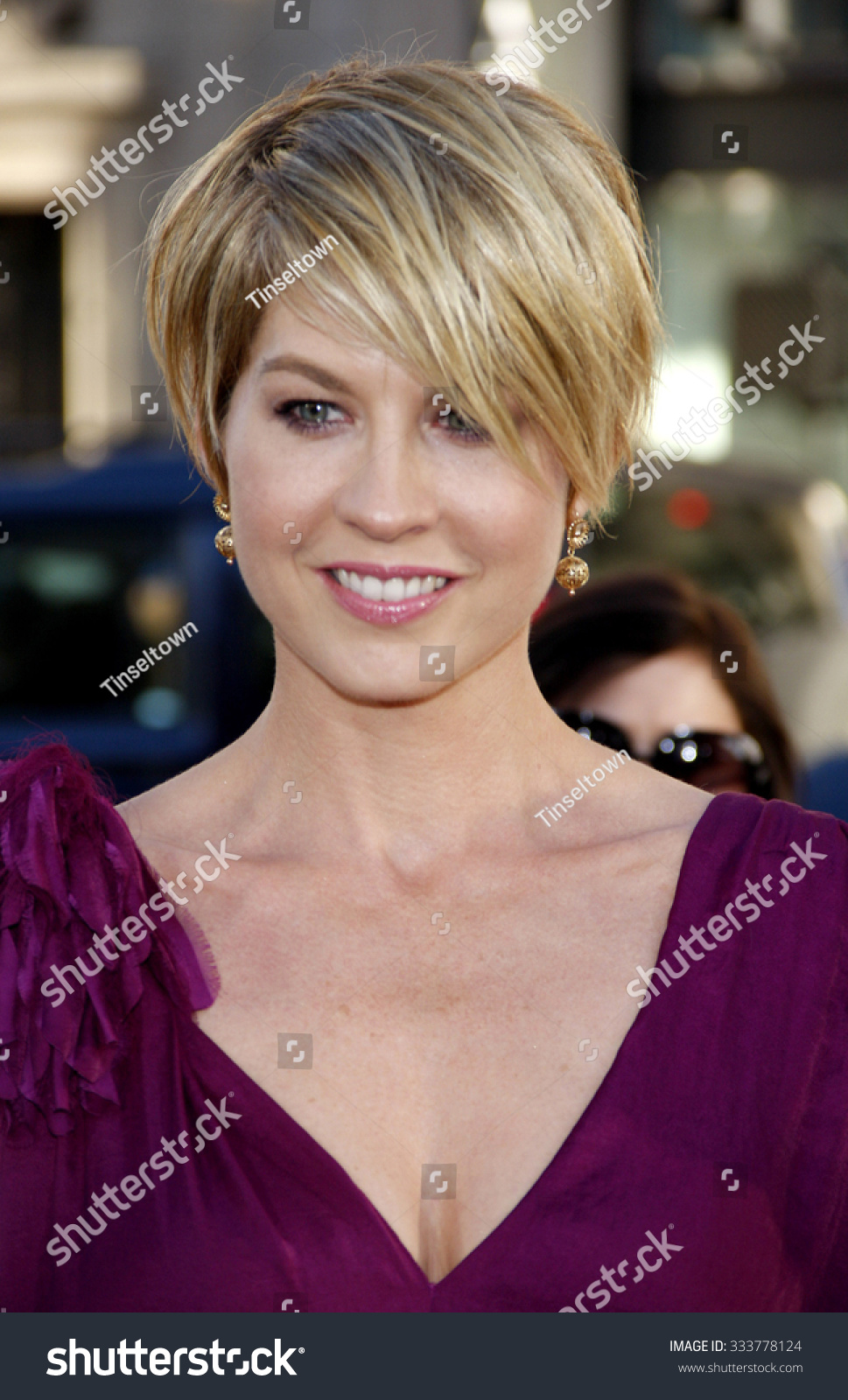 Jenna Elfman En El Estreno De Foto De Stock 333778124 Shutterstock