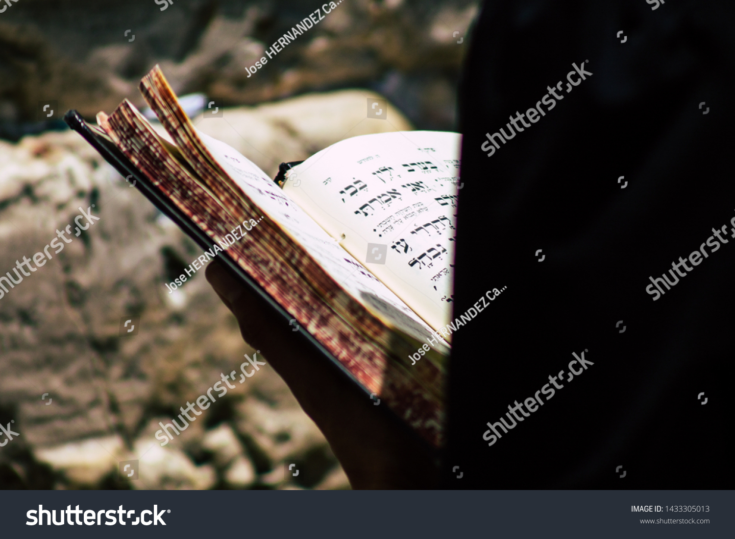 3,109 Jewish women praying Images, Stock Photos & Vectors | Shutterstock