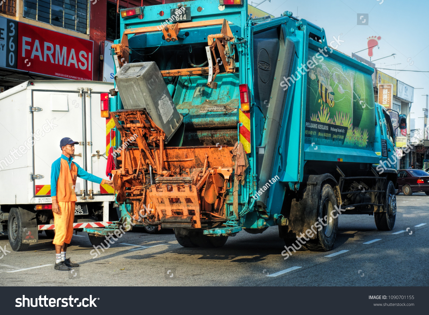 Johor Malaysia May 5 2018 Worker Stock Photo Edit Now 1090701155