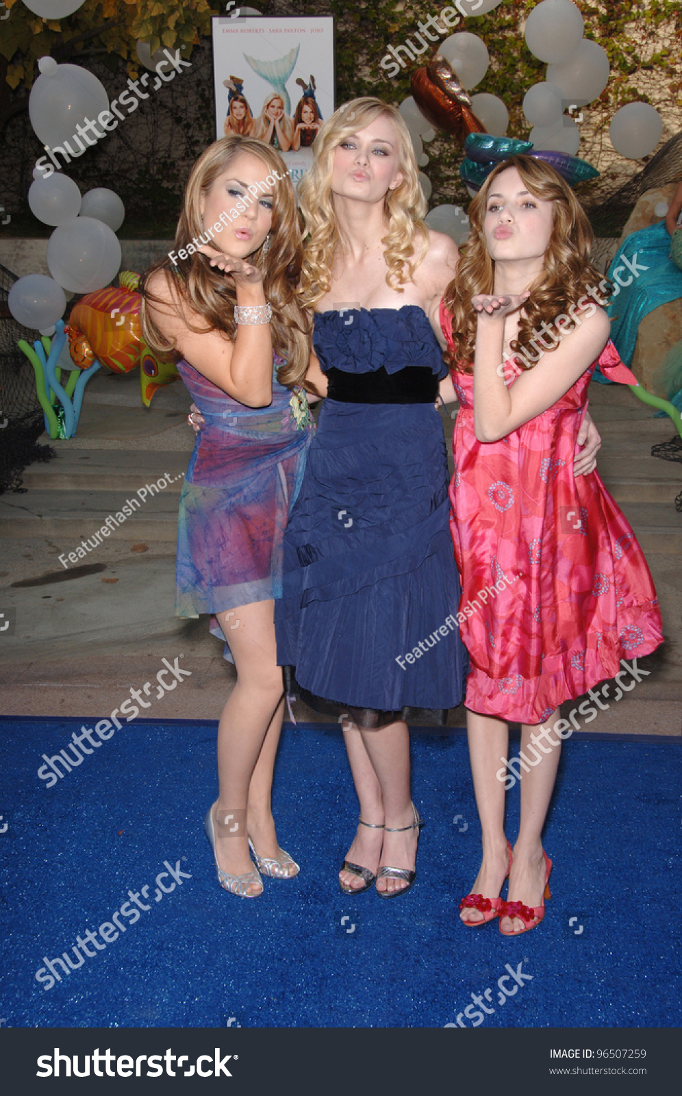 Jojo Left Sara Paxton Emma Roberts Stock Photo Edit Now 96507259