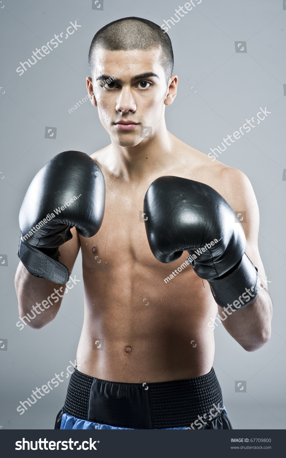 Junger Boxer Mit Blauschwarzen Shorts Und Stock Photo Edit Now