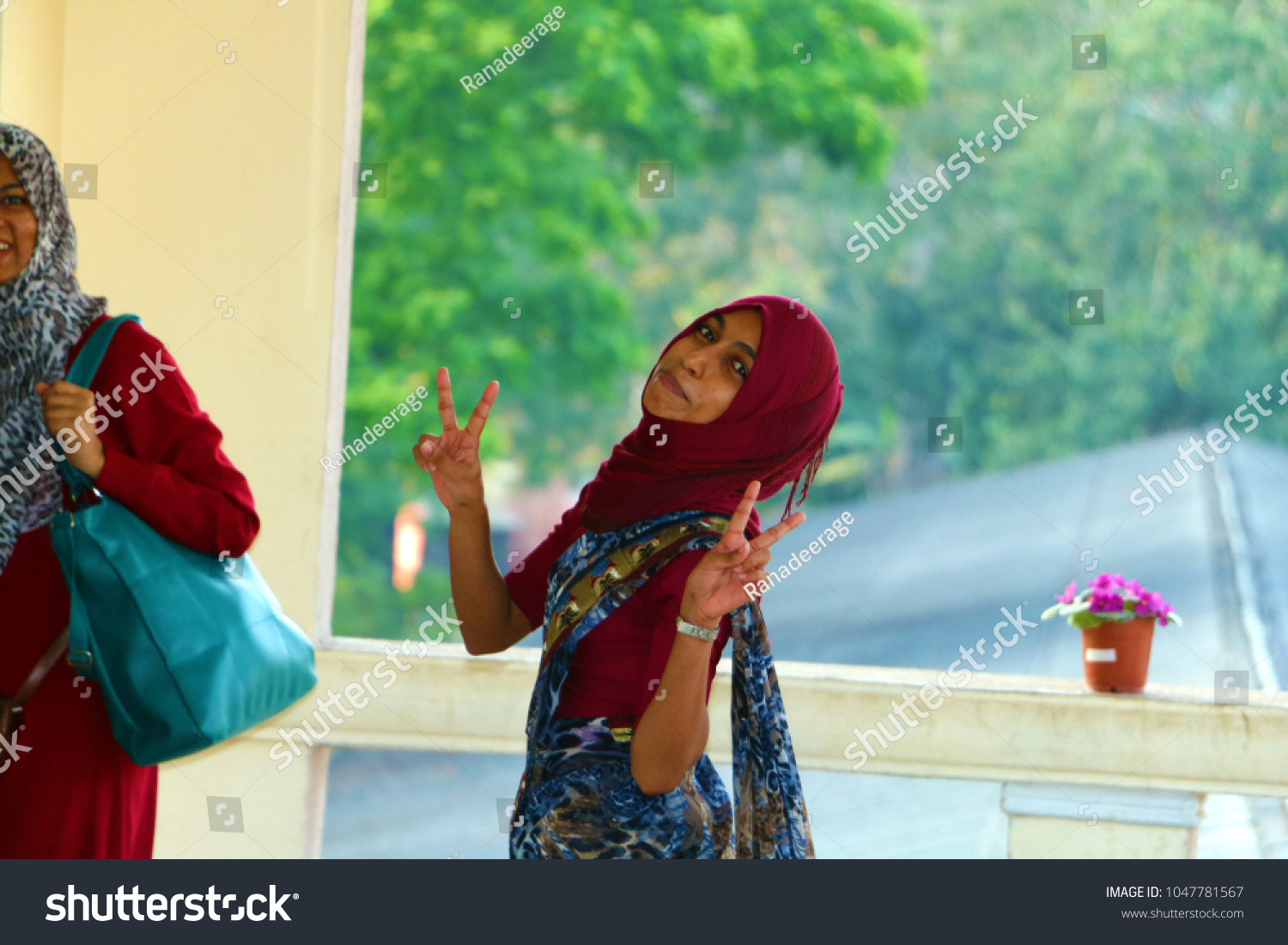 sri lankan muslim girl selfie