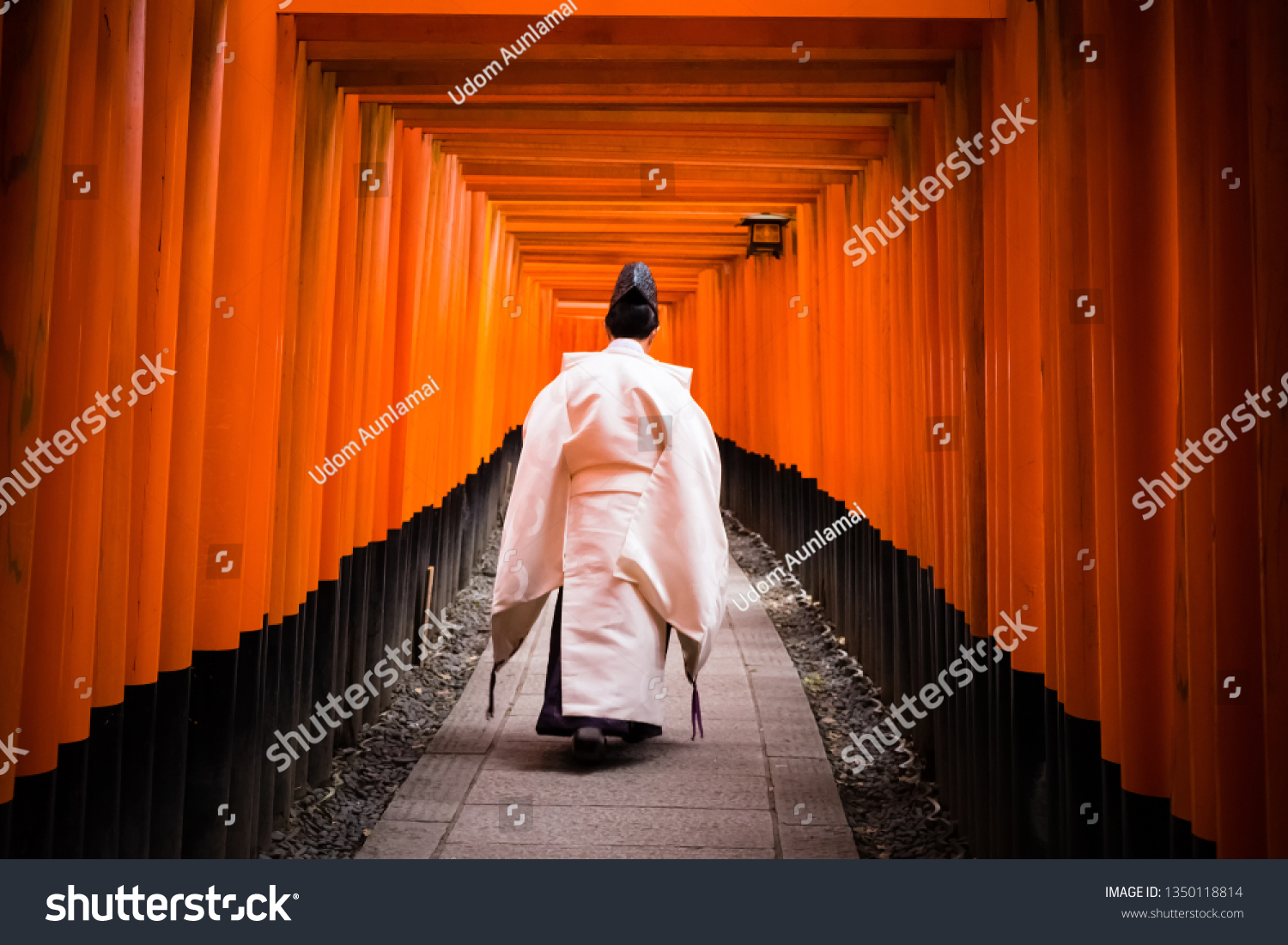 1,589 Shinto Priest Images, Stock Photos & Vectors | Shutterstock