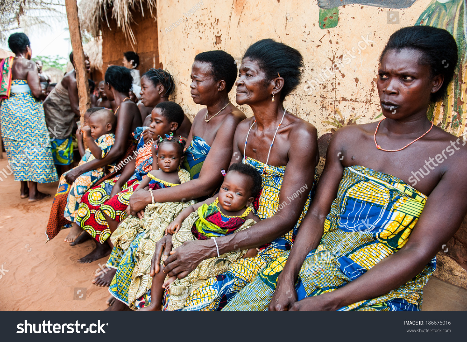 Kara, Togo - Mar 11, 2012: Unidentified Togolese Women In A Traditional ...