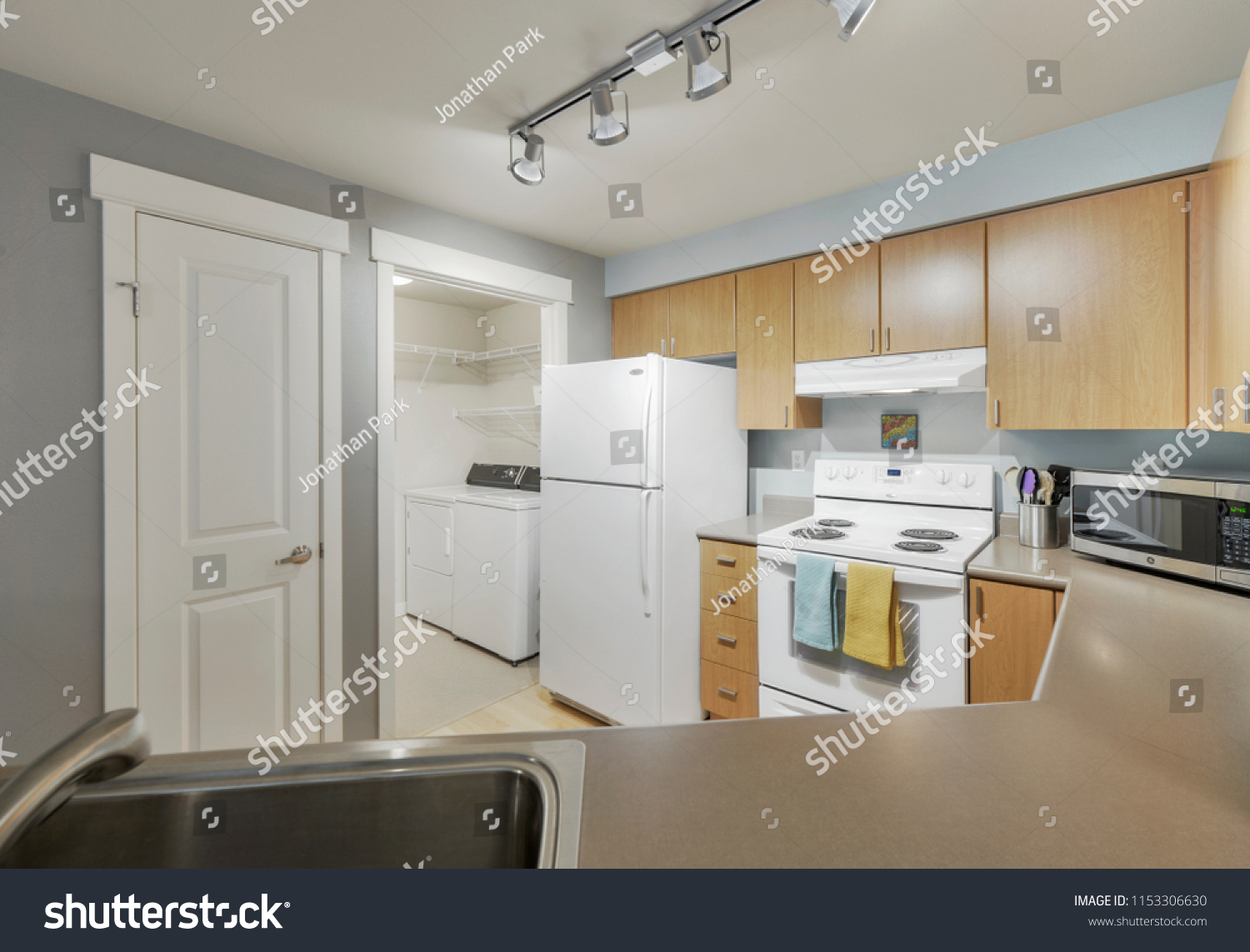 2 Kenmore Oven Images Stock Photos Vectors Shutterstock   Stock Photo Kenmore Wa Usa Aug Modern Kitchen Interior 1153306630 