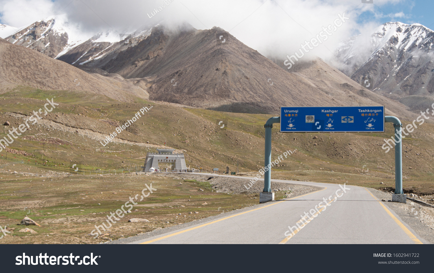 76 World highest border crossing Images, Stock Photos & Vectors ...