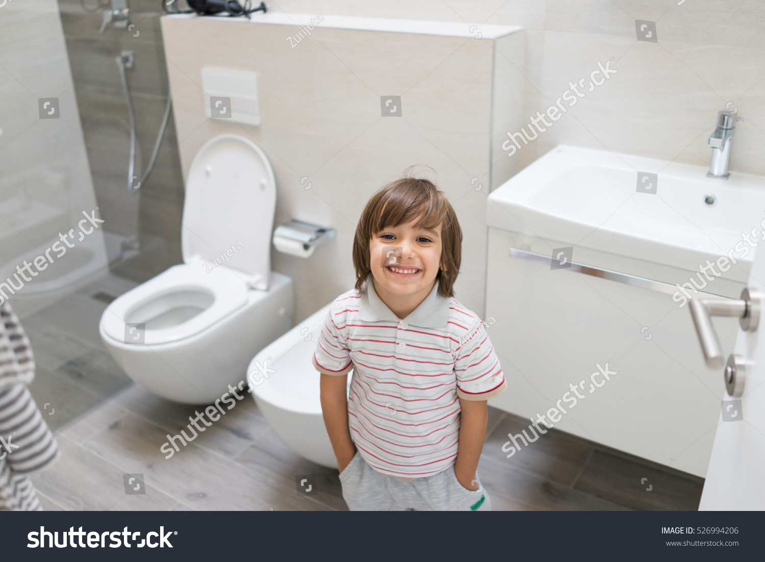 Kid in bathroom dell gx280 optiplex