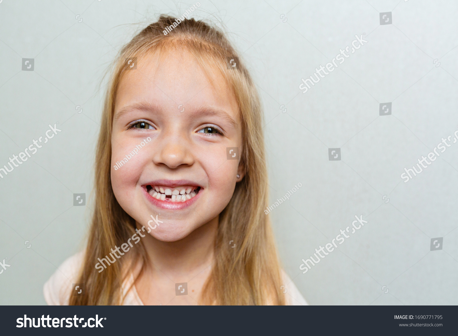 4,526 Kids missing teeth Images, Stock Photos & Vectors | Shutterstock