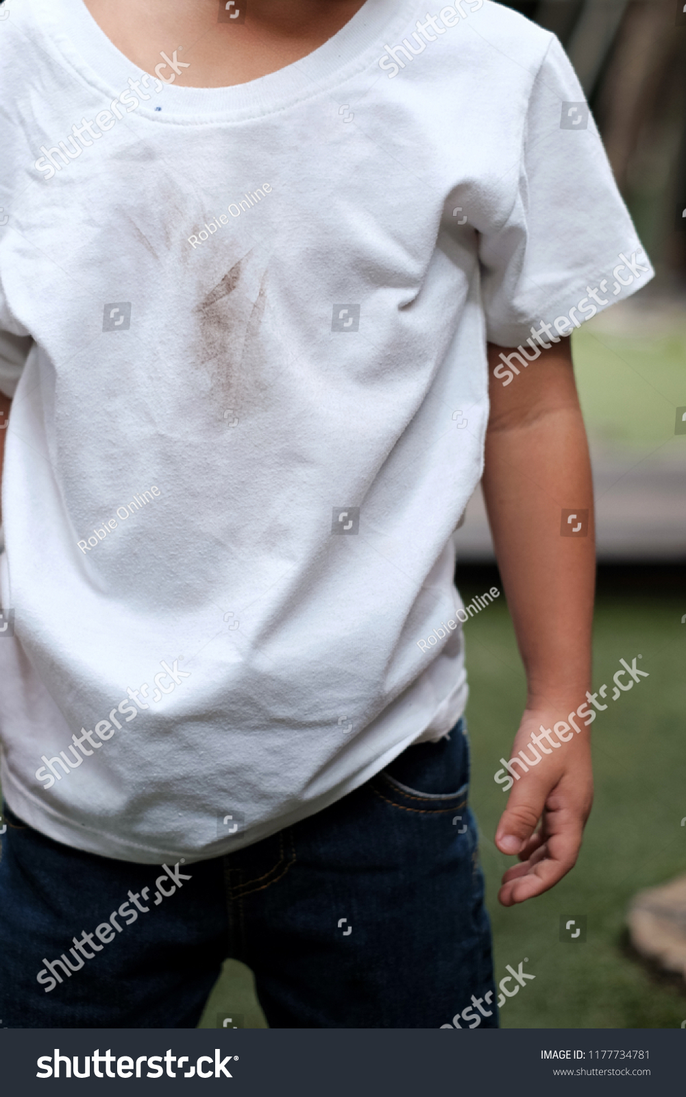 dirty white t shirt