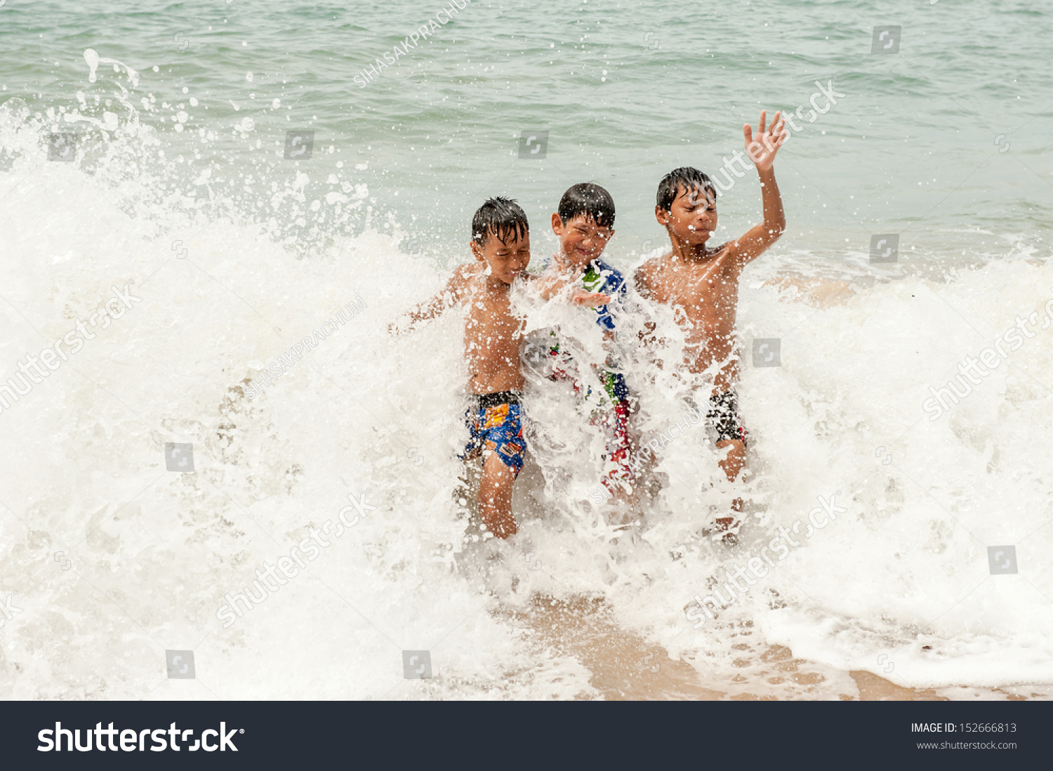 Kids Playing Water Against Waves Stock Photo 152666813 - Shutterstock