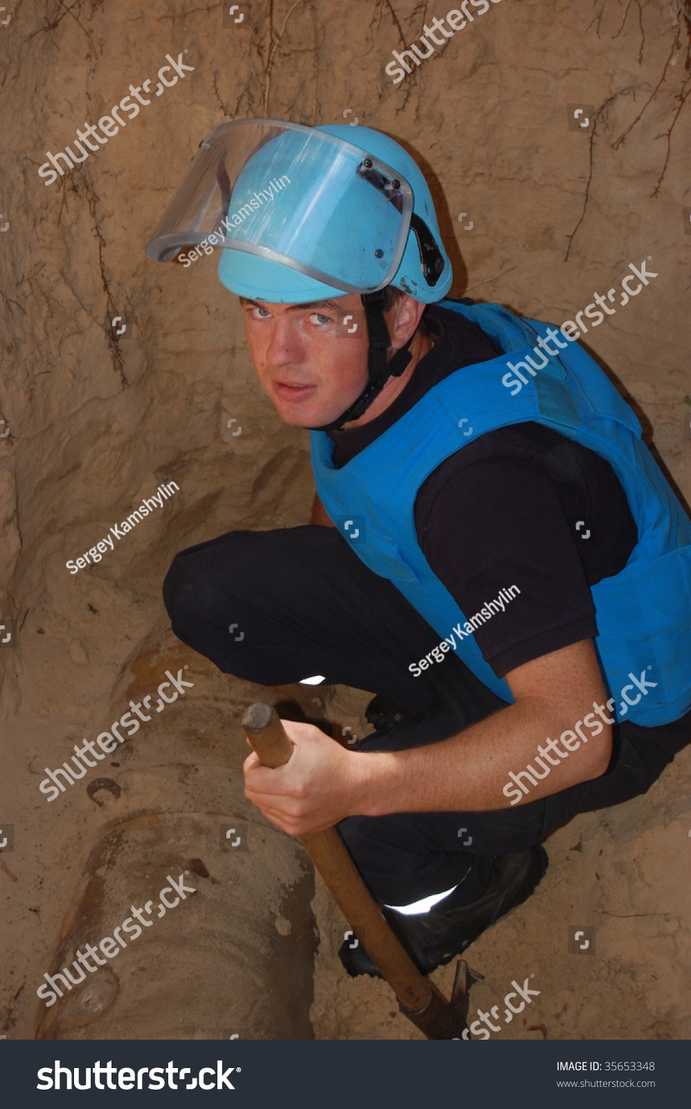 stock-photo-kiev-ukraine-aug-ukrainian-field-engineer-gets-ready-to-explode-german-ww-kg-bomb-35653348.jpg