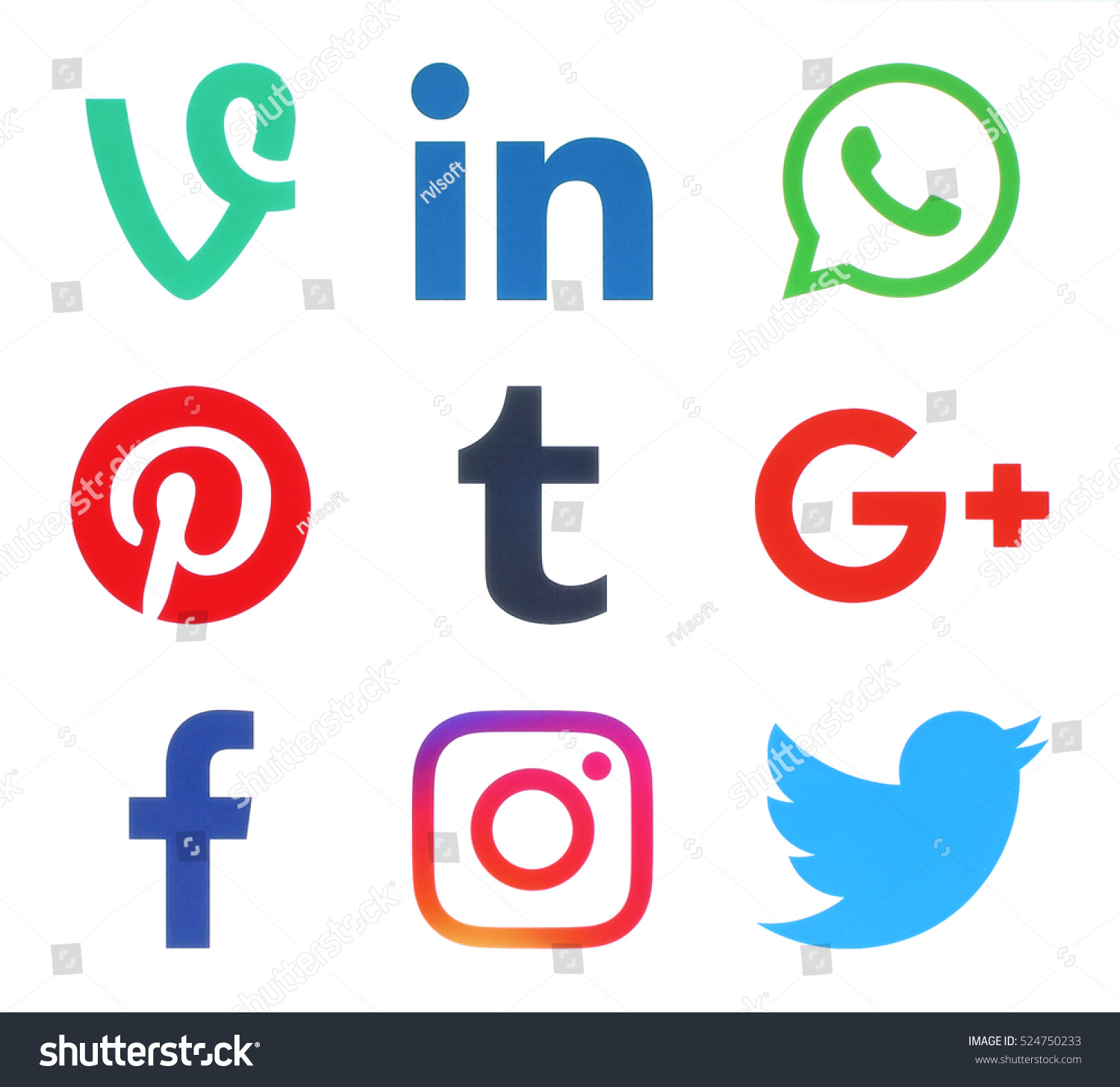 essay on social media (facebook and twitter) For my social media assignment social media reflective essay the major thing that makes me enjoy twitter more than facebook is, just because you follow me doesn't mean there's an obligation to follow you. essay on social media (facebook and twitter) For my social media assignment social media reflective essay the major thing that makes me enjoy twitter more than facebook is, just because you follow me doesn't mean there's an obligation to follow you.