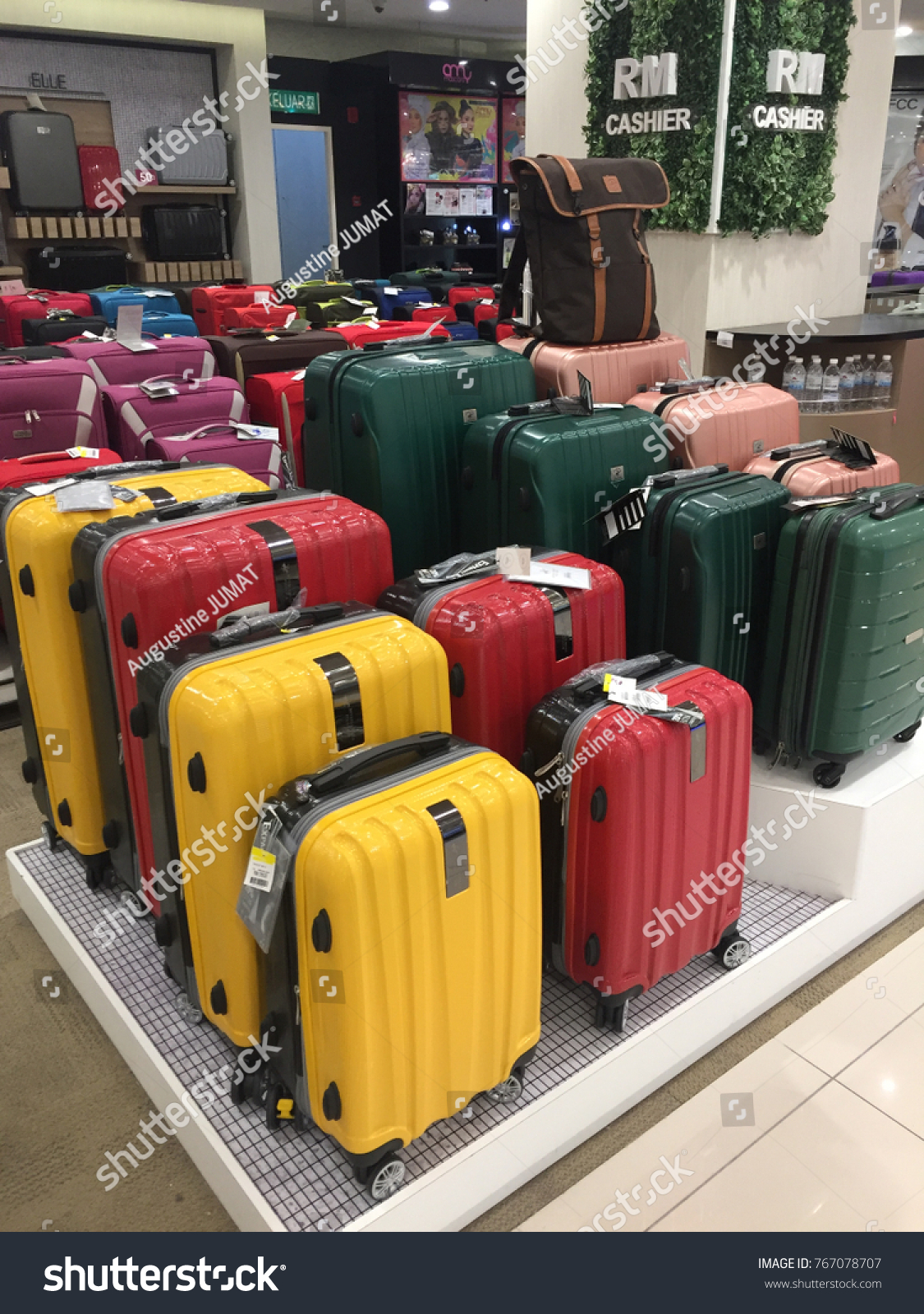 elle luggage malaysia