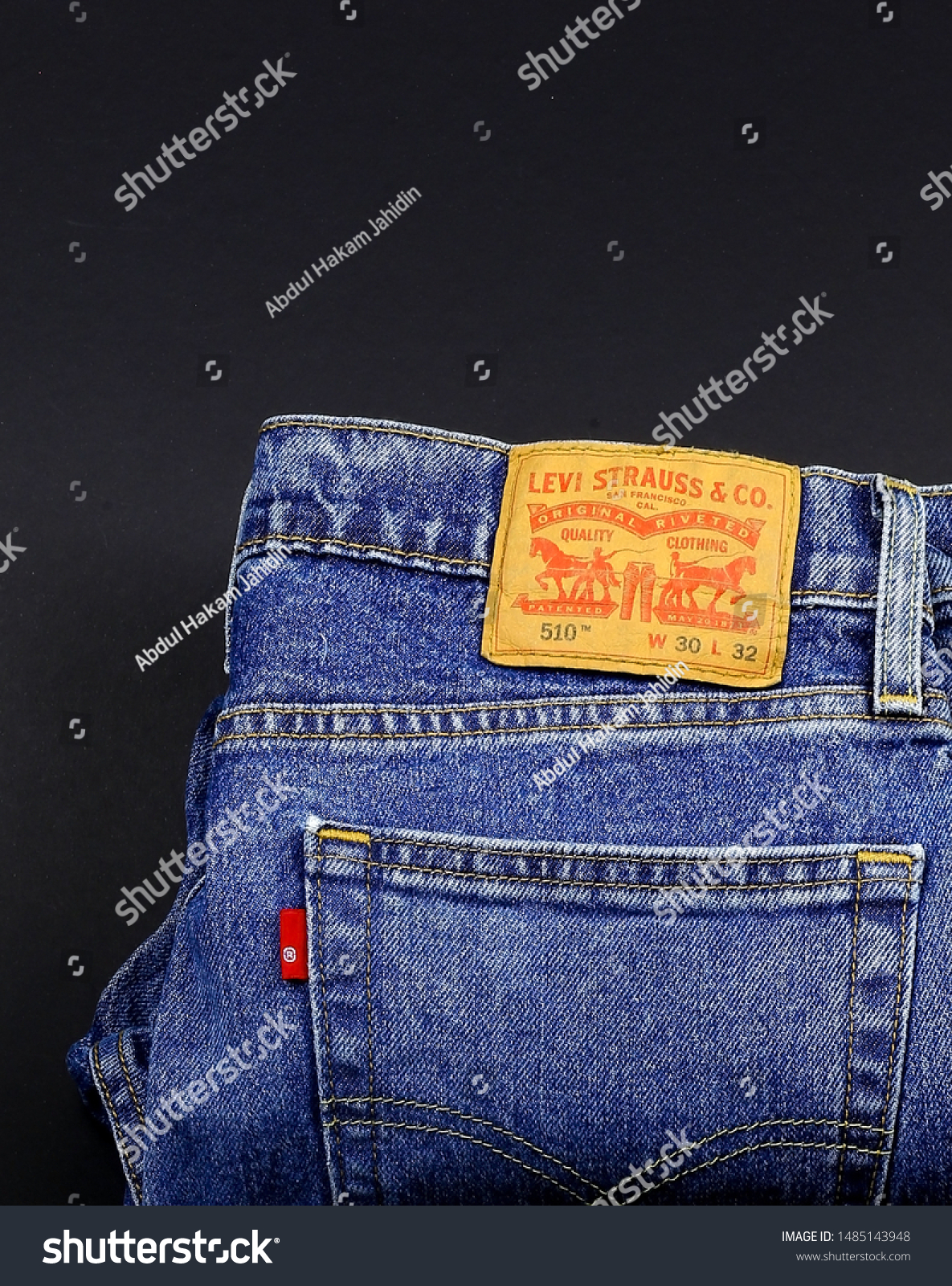 red tag levi jeans