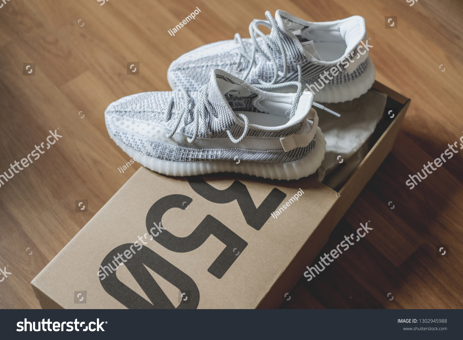 Adidas yeezy 350 v2 static Men s Footwear Carousell Hong