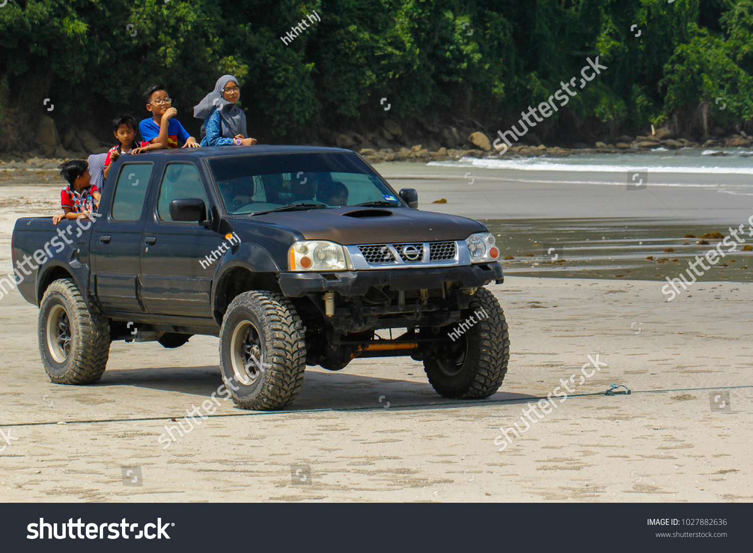 Kudatsabahfeb 32018happy Kids On 4wd Nissan Stock Photo Edit Now 1027882636