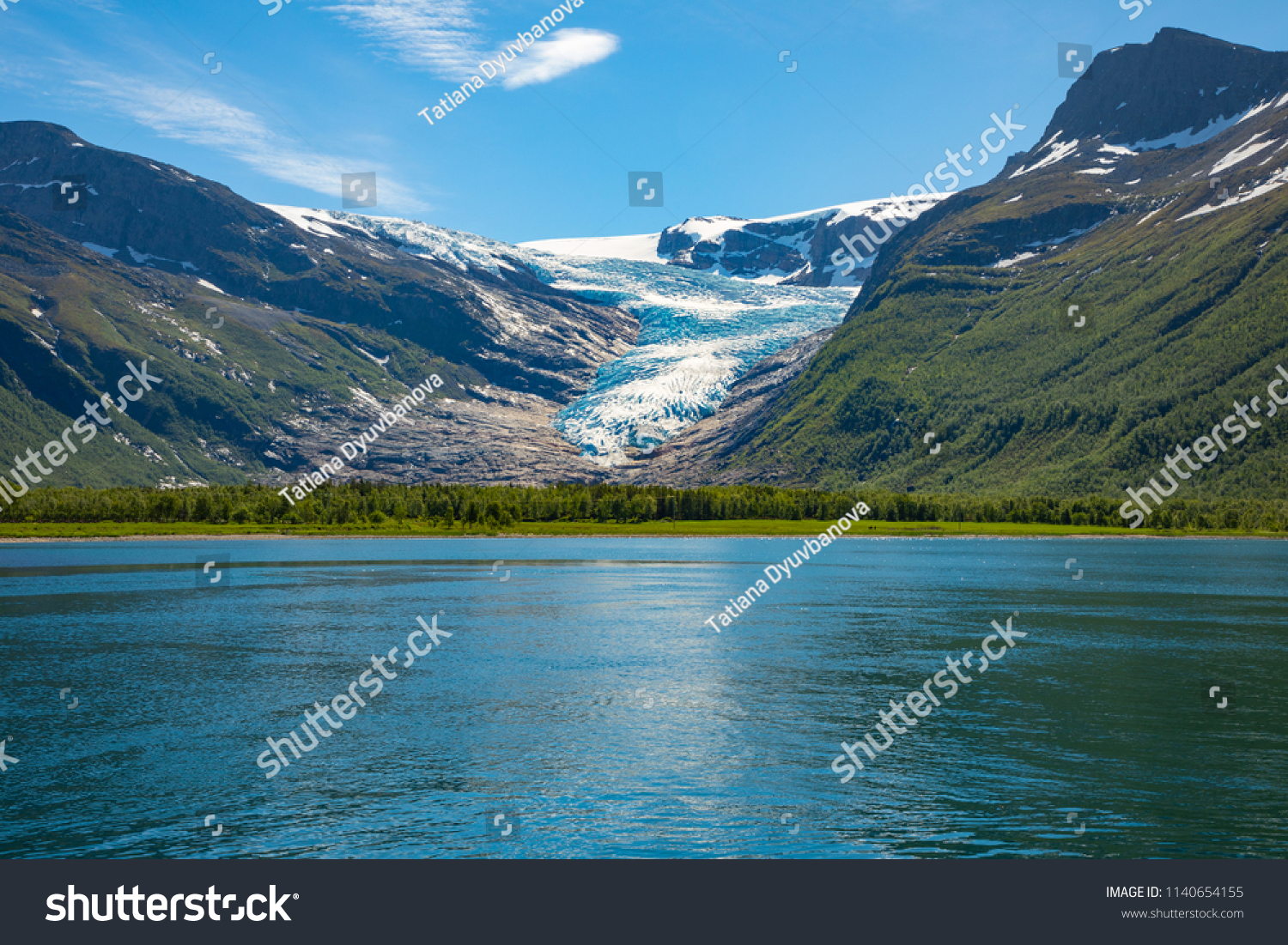 Hakuun Lake Svartisvatnet Helgeland Norway Svartisen Glacier Liittyva Arkistovalokuva Muokkaa Nyt 1140654155