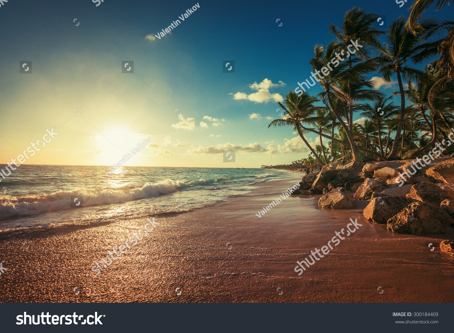Landscape Paradise Tropical Island Beach Sunrise Stock Photo 300184409