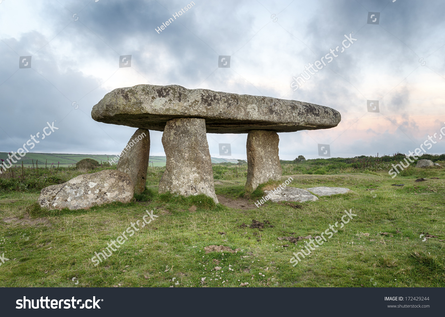 Lanyon Quoit Dolmen On Moorland Near Stock Photo 172429244 - Shutterstock