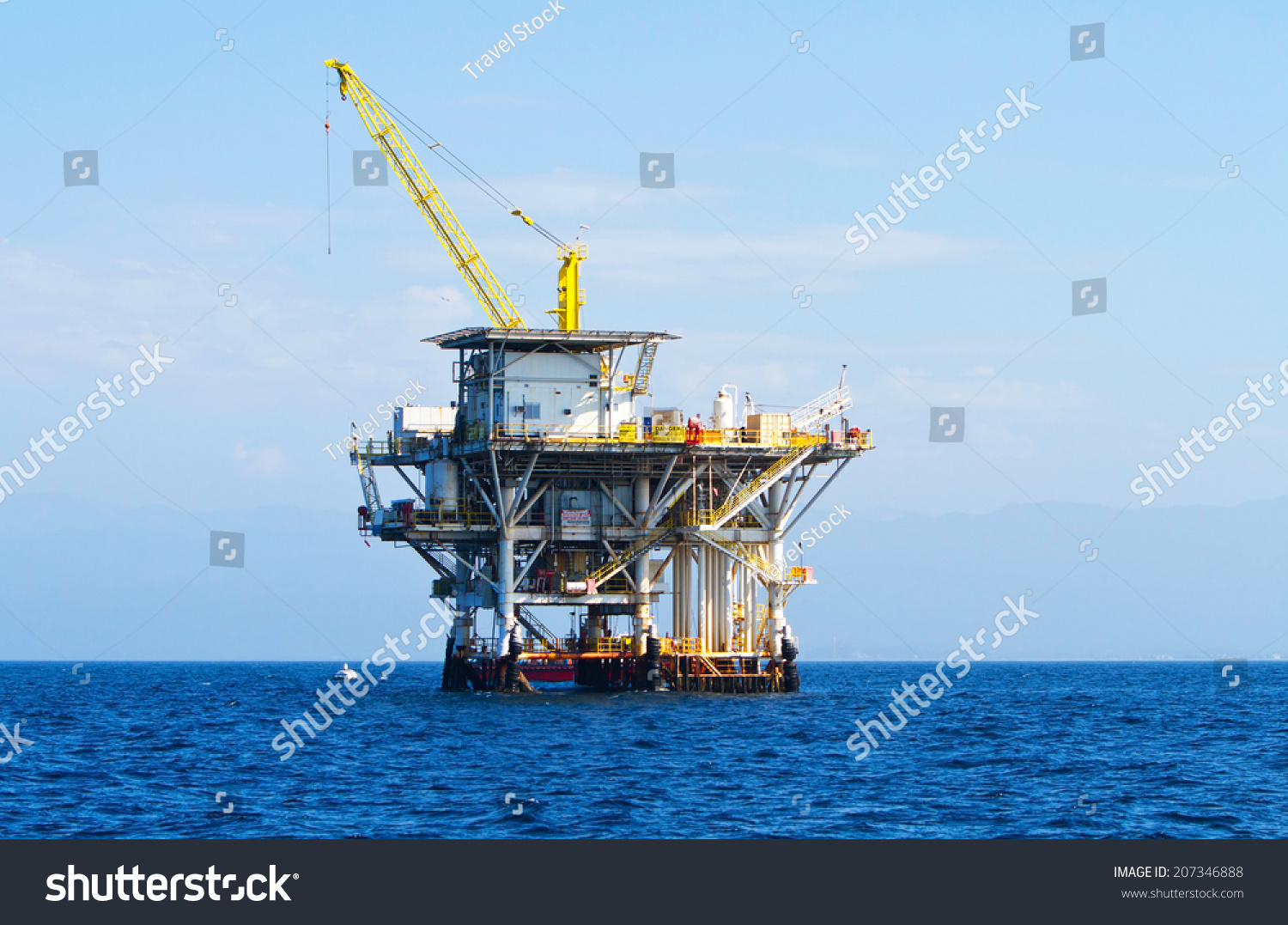 Large Pacific Ocean Offshore Oil Rig Stock Photo 207346888 - Shutterstock