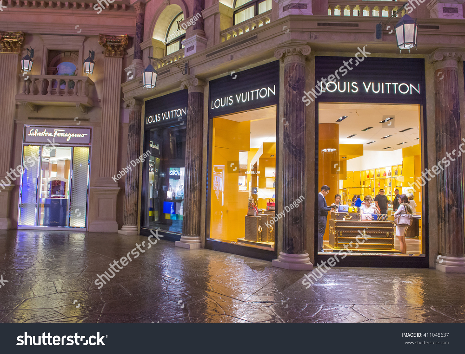 caesars palace gucci store