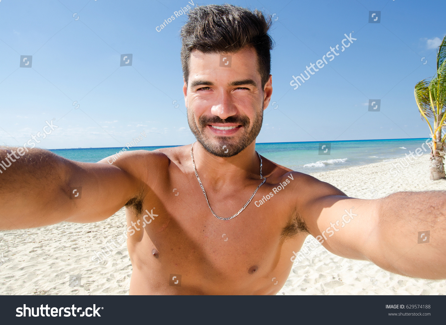 Naken Beach Selfie