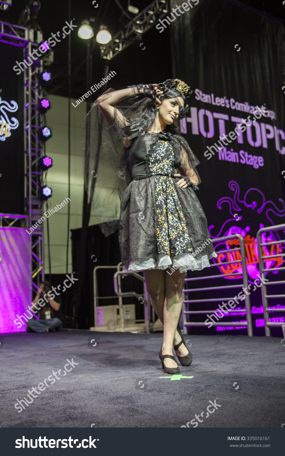 2019 year for lady- Chic: Geek fashion inspired by castle 2019 year looks- Chic: Geek fashion inspired by castle