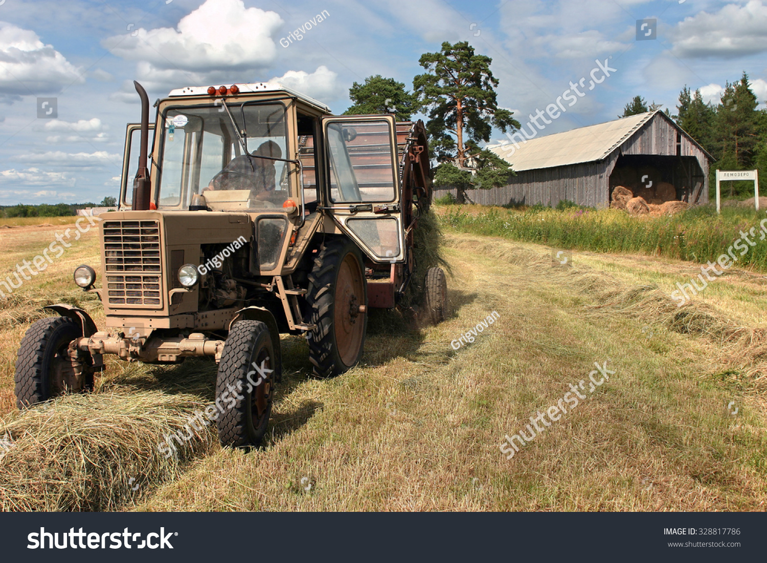 Lemozero, Olonets, Karelia, Russia - July 26, 2006: Harvesting Of Hay ...