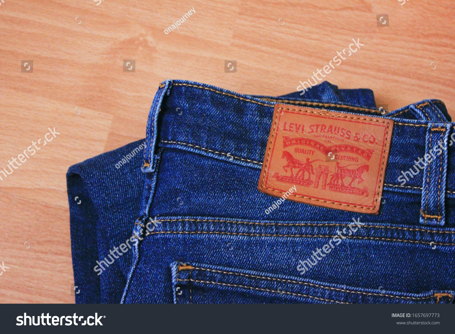 levi's dark blue denim jeans