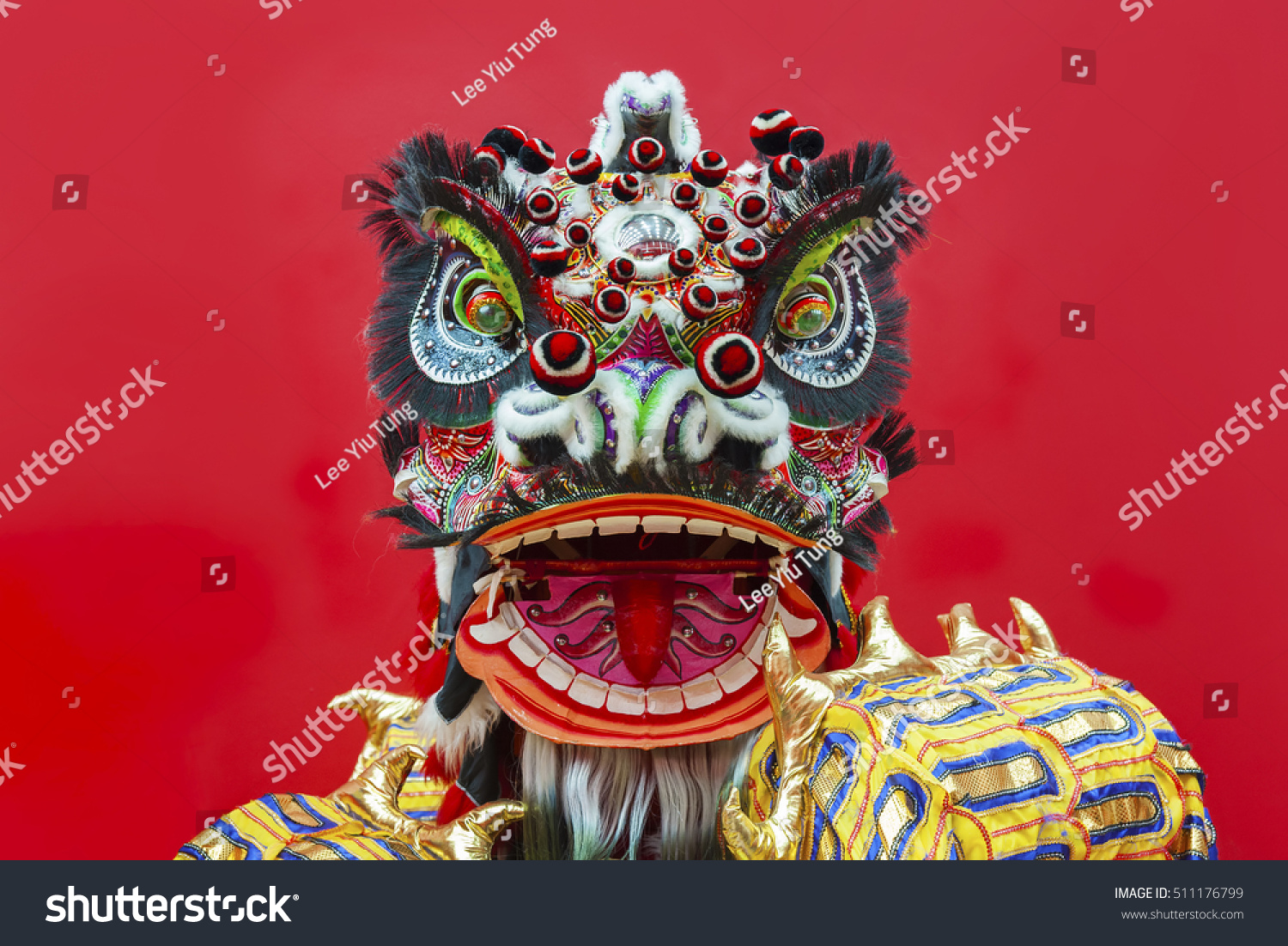 中国の正月の獅子舞 の写真素材 今すぐ編集