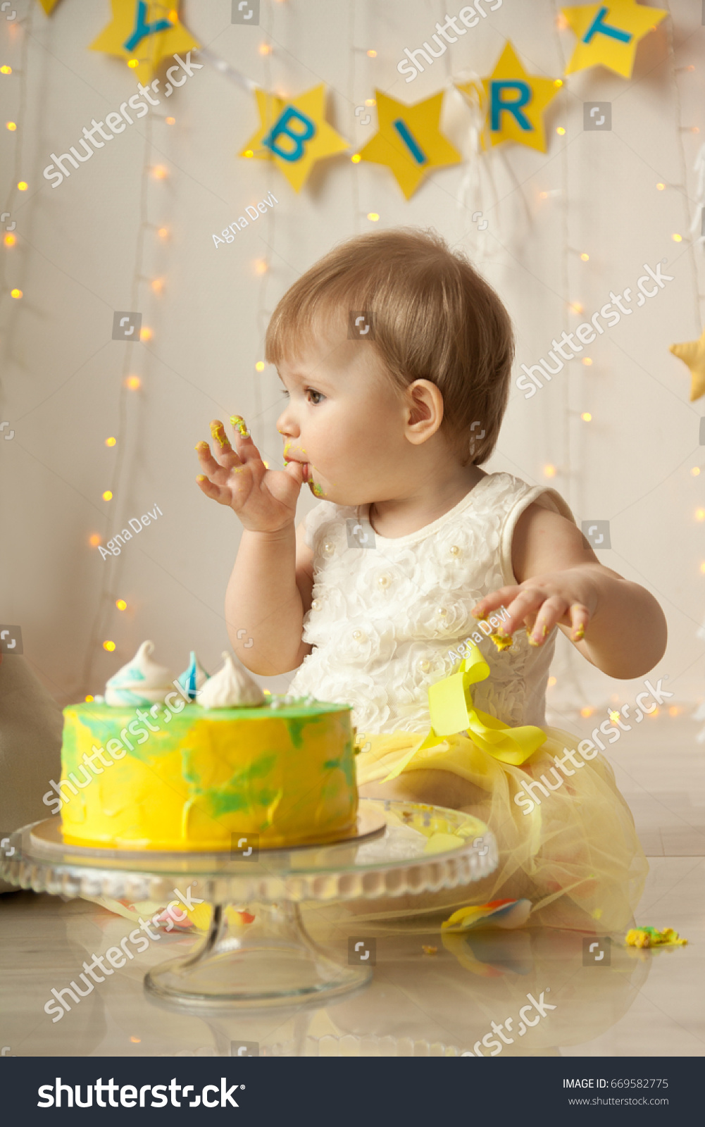 birthday cake baby girl one year