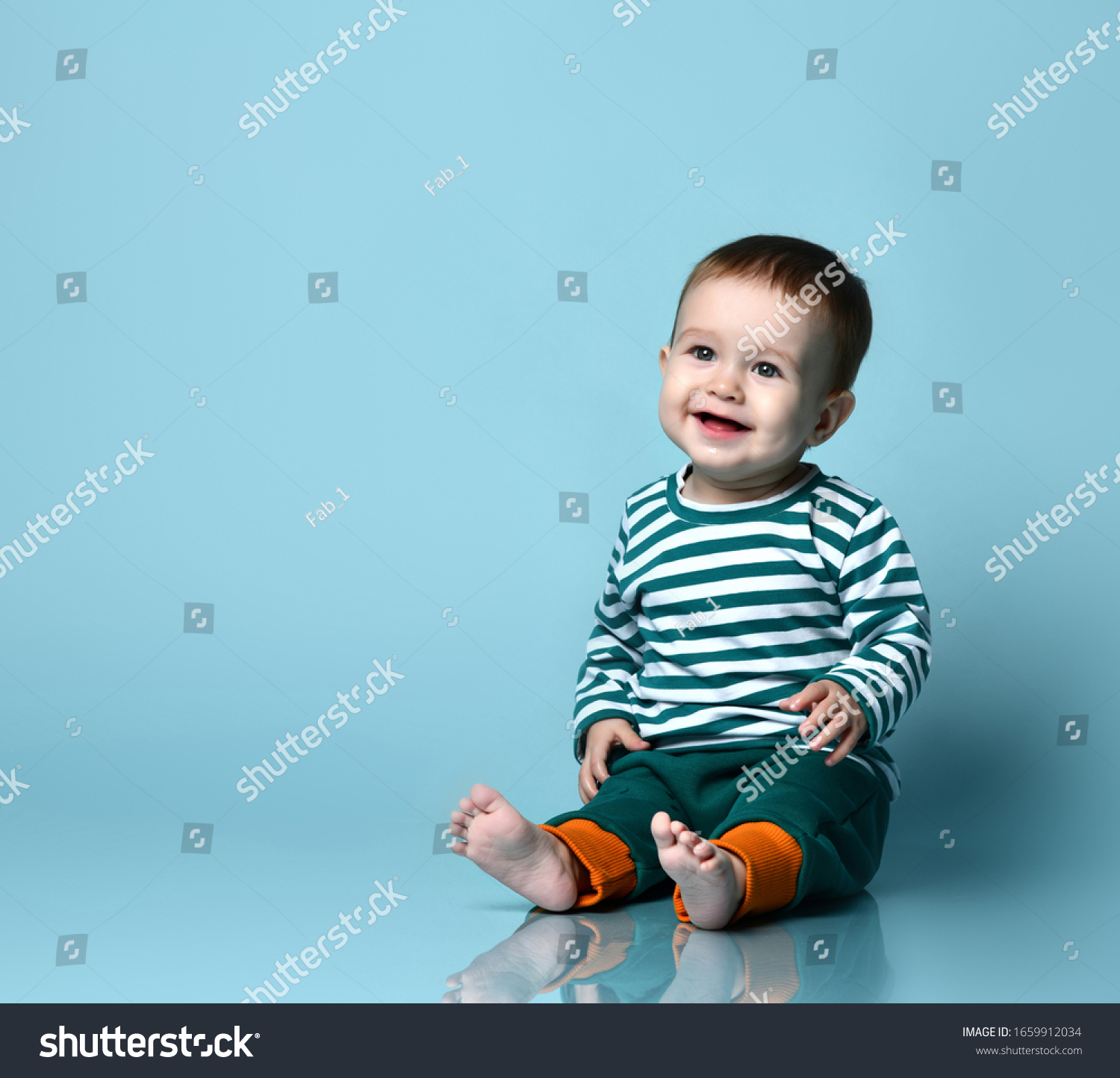 14,453 Cute little boy barefoot Images, Stock Photos & Vectors ...