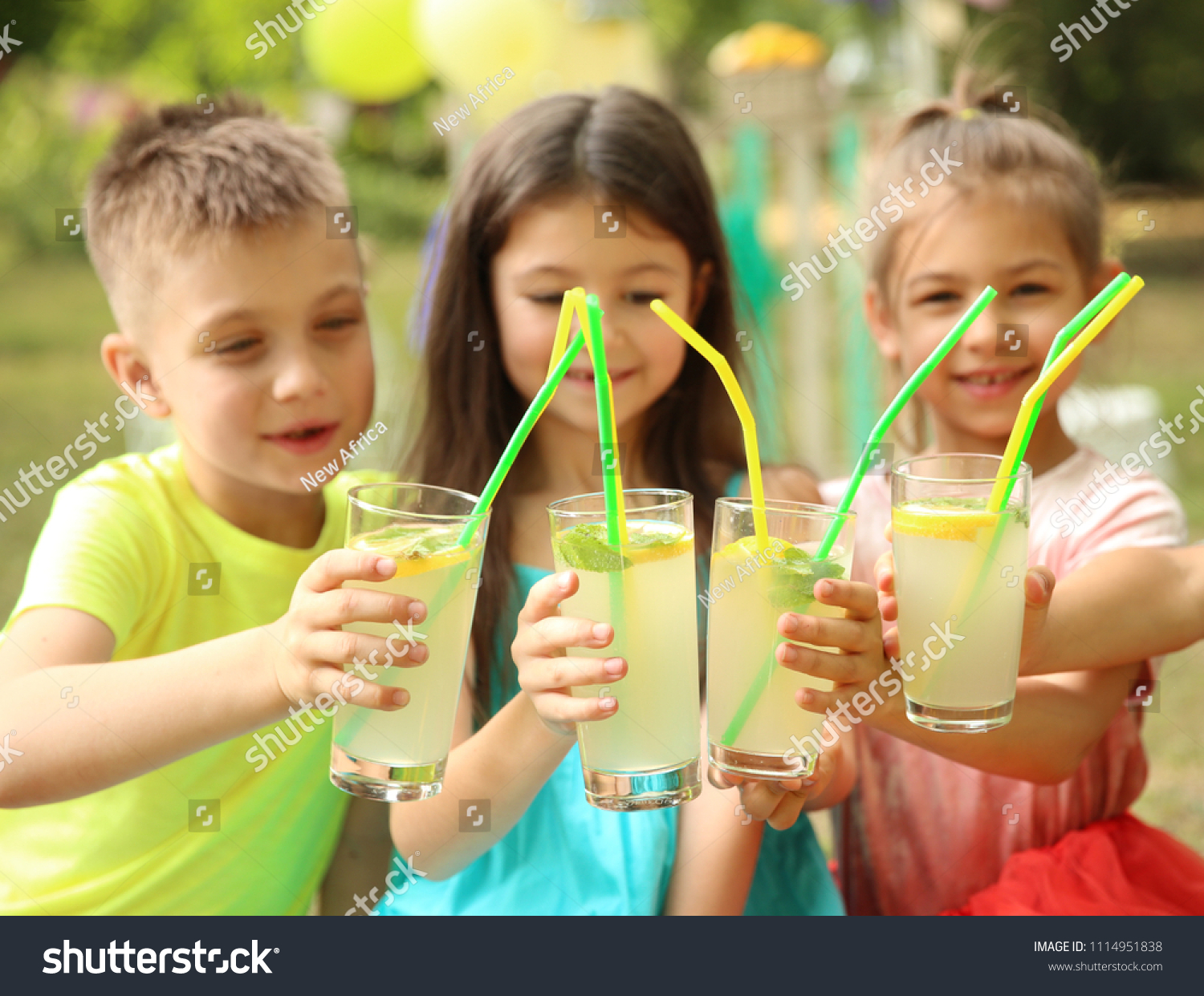 22,639 Child drink fruit juice Images, Stock Photos & Vectors