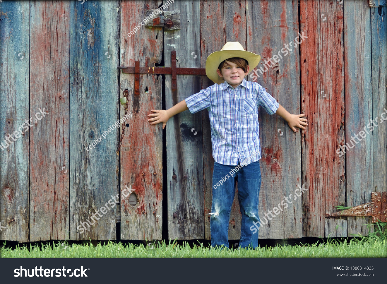 Little Country Boy Wearing Cowboy Hat Stok Fotografi Simdi Duzenle