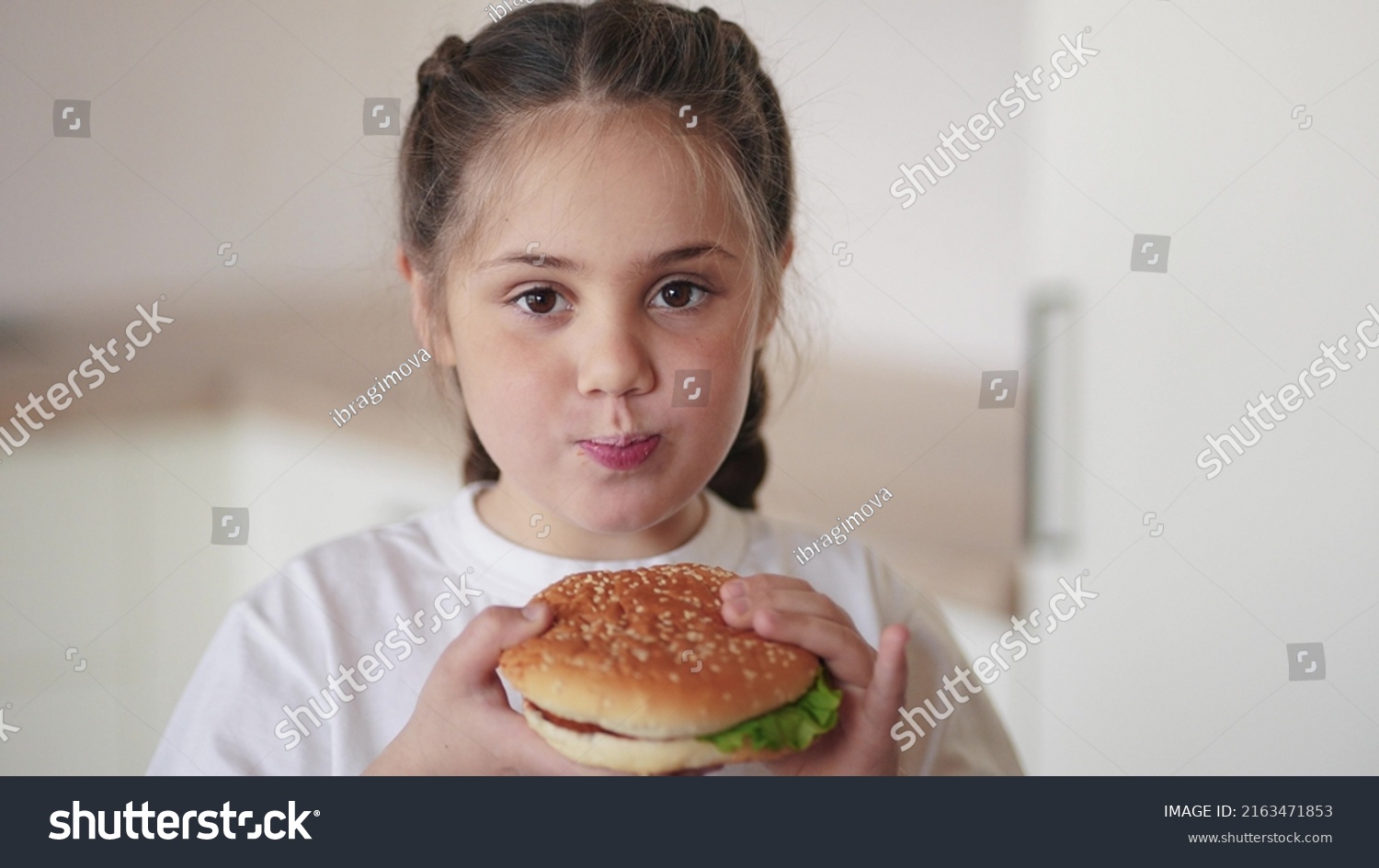 Little Girl Eating Hamburger Unhealthy Fast Stock Photo 2163471853 ...