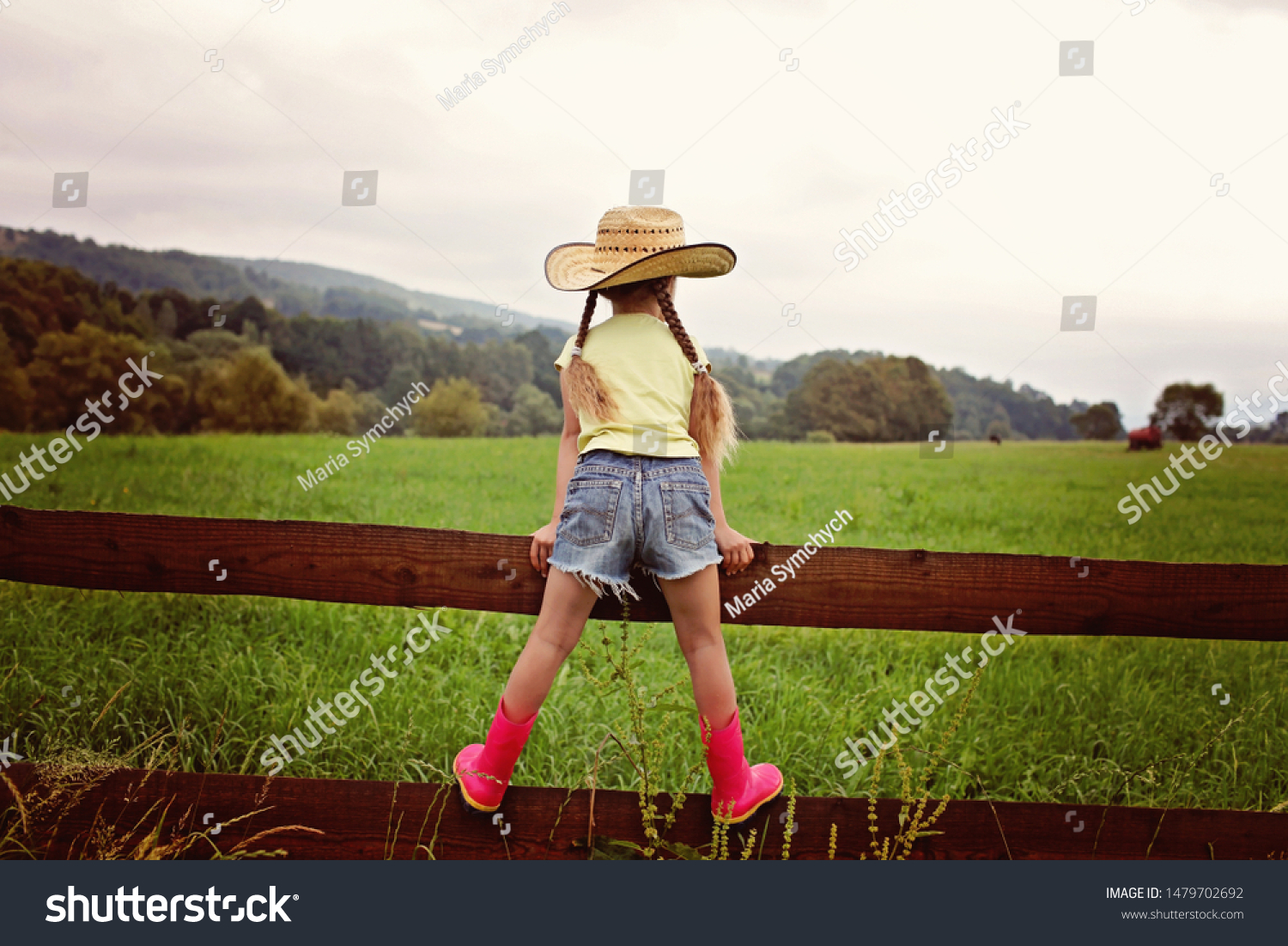 little girl cowboy hat and boots